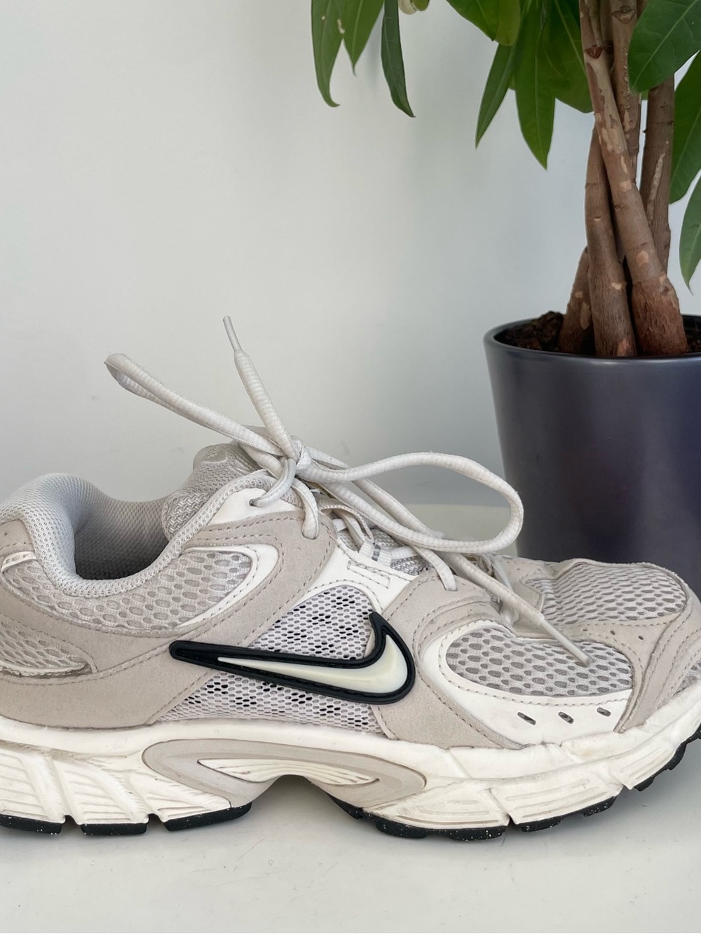 Women Size 7.5 Nike V5 RNR Reflective Accents White Black Shoes